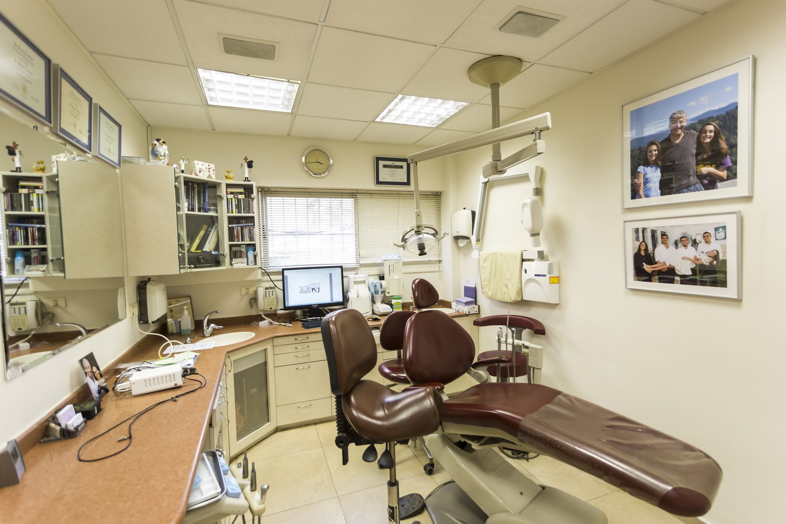 חדר טיפולים במרפאת שיניים בירושלים K&J